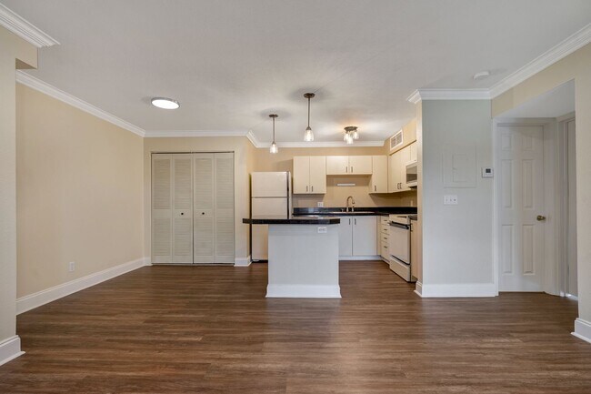 Building Photo - 370 Lake Tahoe Ct