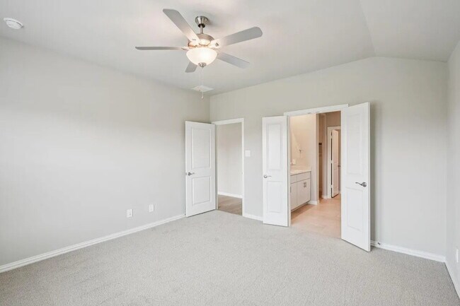 Building Photo - 512 Midnight Oak Dr