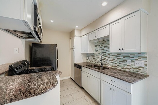 Building Photo - 5604 Woodrow Ave