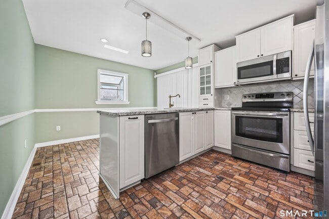 Building Photo - 33 Harland Ave