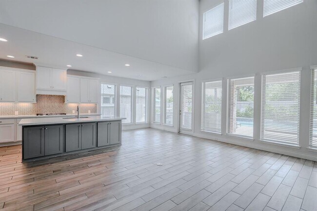 Building Photo - 17010 Harper's Way