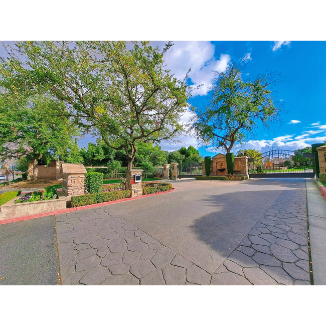 Building Photo - PRICE REDUCED TO $3795 – Custom Clovis Residence in Gated Community | Spacious Layout & 3-Car Gar...