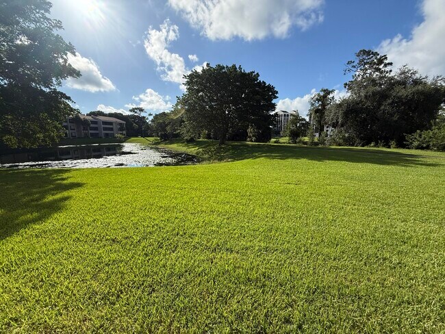 Building Photo - 7508 La Paz Blvd
