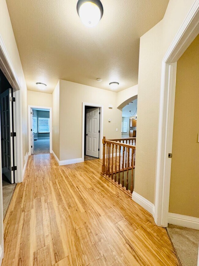 Building Photo - Stunning Executive 4 Bedroom 2 Bath Home in Northwest Loveland - 3-Car Garage!
