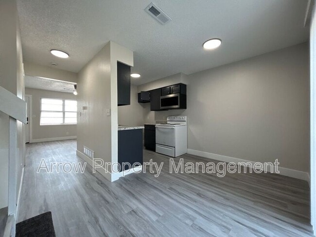 Building Photo - 1320 S Jackson St