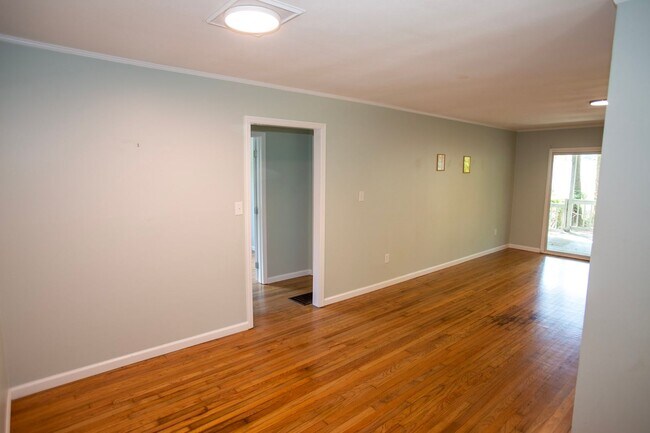 Building Photo - 230 Habersham Way