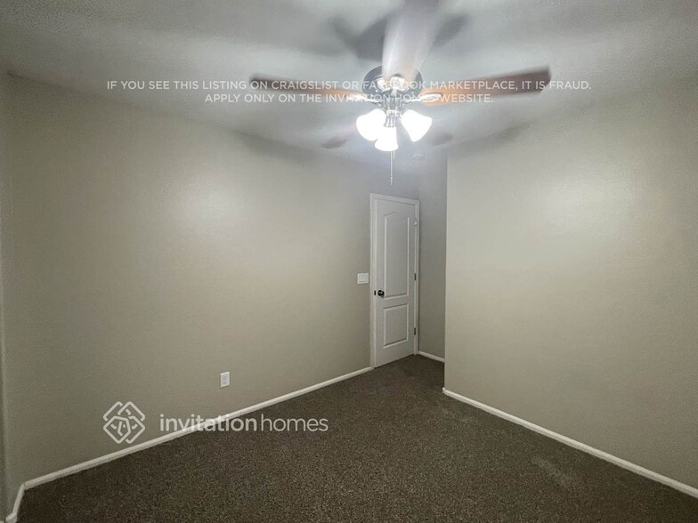 Building Photo - 2231 S 101st Dr