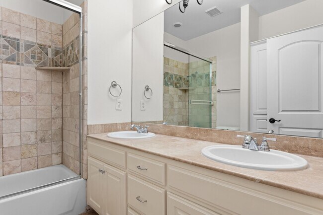 Building Photo - Luxury Highland Park Living