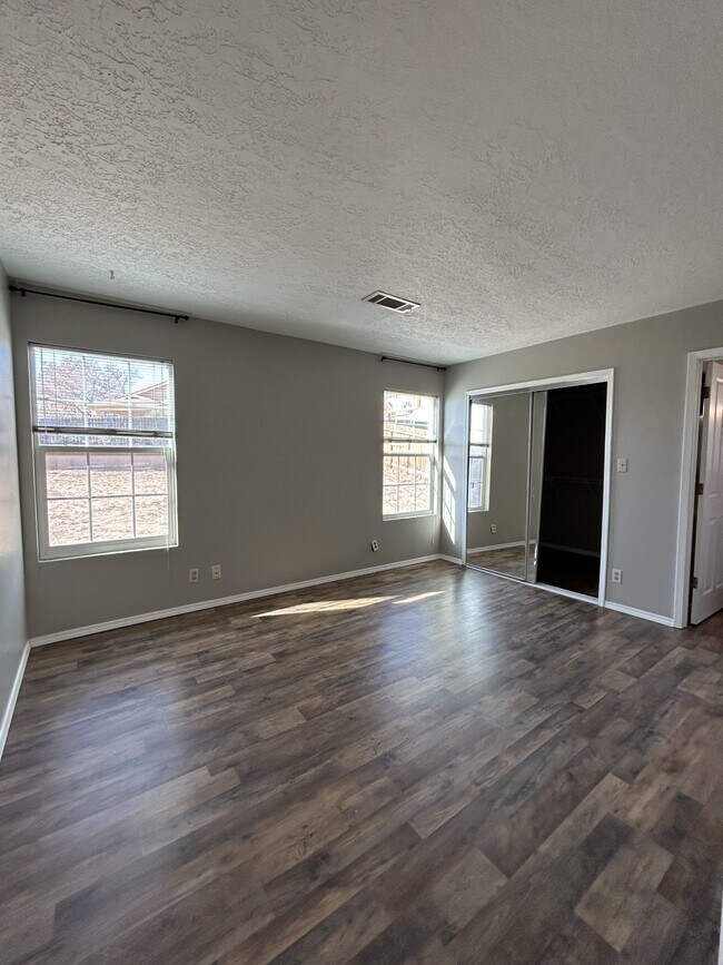 Building Photo - 1464 Lil Ave NE
