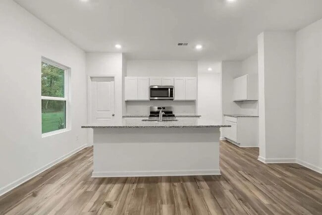 Building Photo - 2076 Boxwood Cir