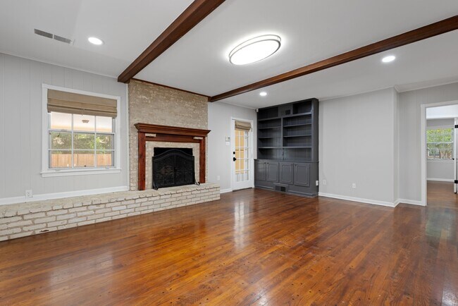 Building Photo - 1539 Brookside Dr