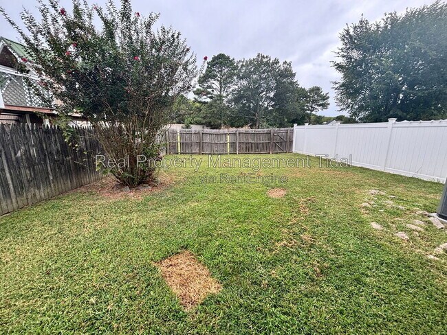 Building Photo - 461 Charter Oak Dr