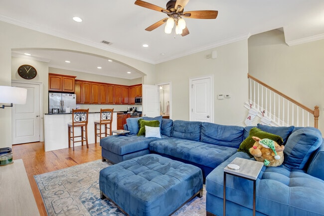 Building Photo - 407 E Hull St