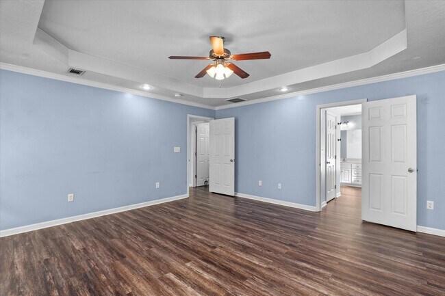 Building Photo - 570 Lory Ln