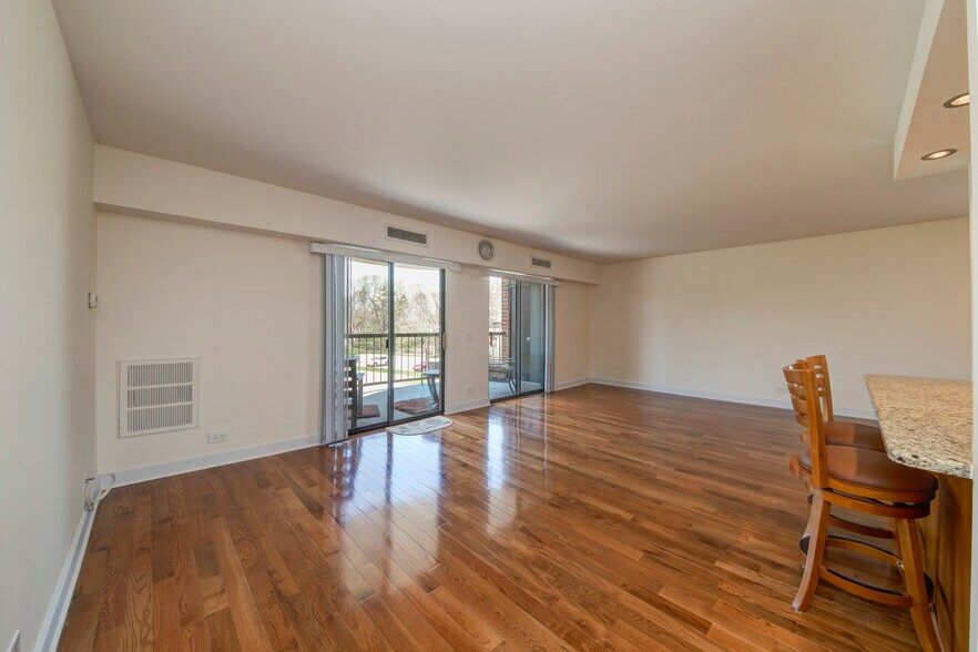 Building Photo - 1405 E Central Rd