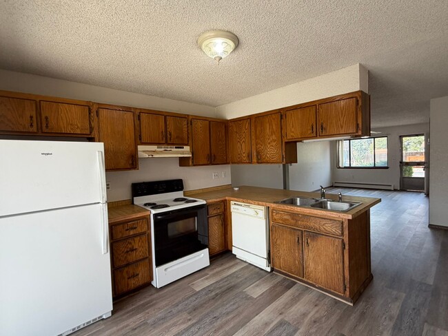 Building Photo - 462 Topaz Dr