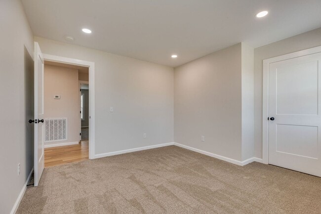 Building Photo - NEWLY BUILT 3 BED/2.5 BATH