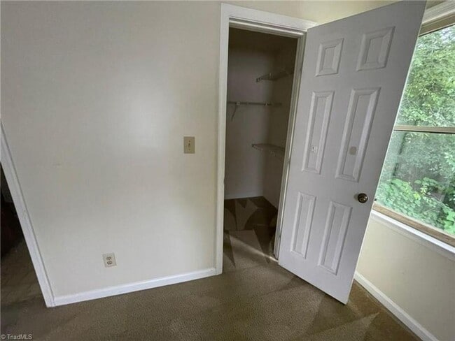 Building Photo - COMING SOON!! 2 BED 2 BATH CONDO!