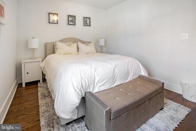 Building Photo - 1659 Holbrook St NE