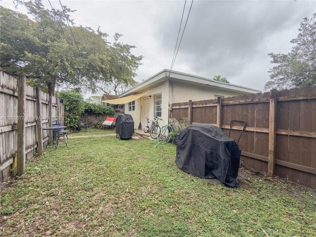 Building Photo - 410 Pinecrest Dr