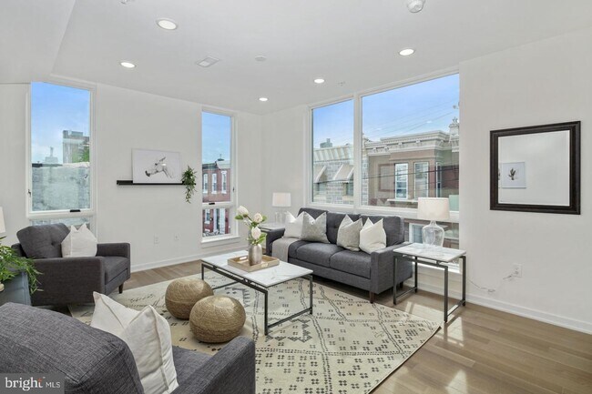 Building Photo - Olde Kensington Two Bedroom Condo