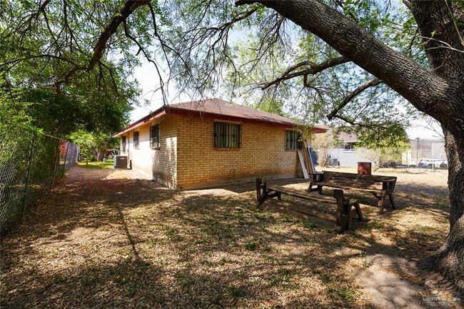 Building Photo - 27 Minnie Ave