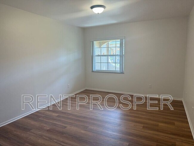 Building Photo - 225 Ranier Cove