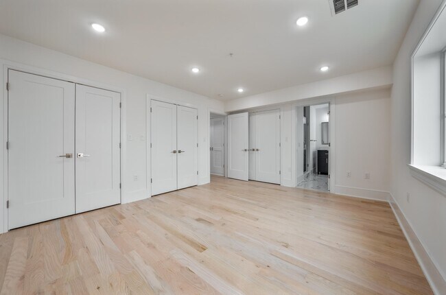 Building Photo - 6719 Meadowview Ave