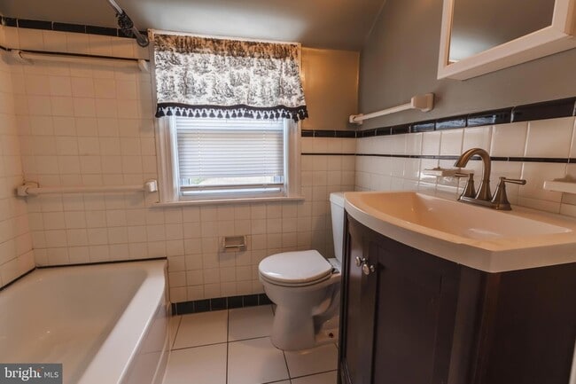 Building Photo - 23 Sunset Rd