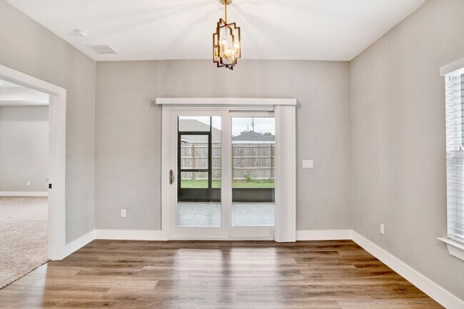 Building Photo - Spacious 2021 home close to beaches and shopping!