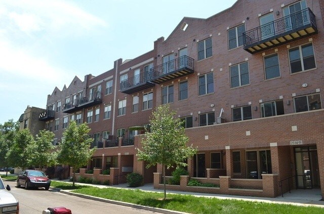 Building Photo - 2516 N Willetts Ct