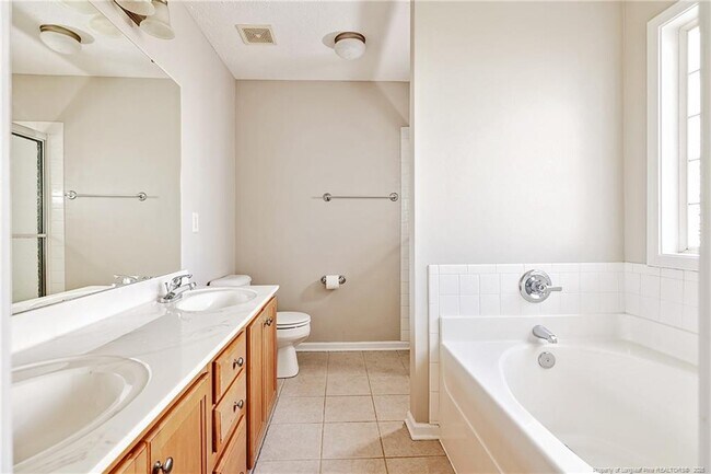 Building Photo - 1414-1412 Seabiscuit Dr