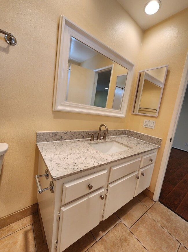 Building Photo - Bright & Beautiful Home Nestled Near Nature and Conveniences