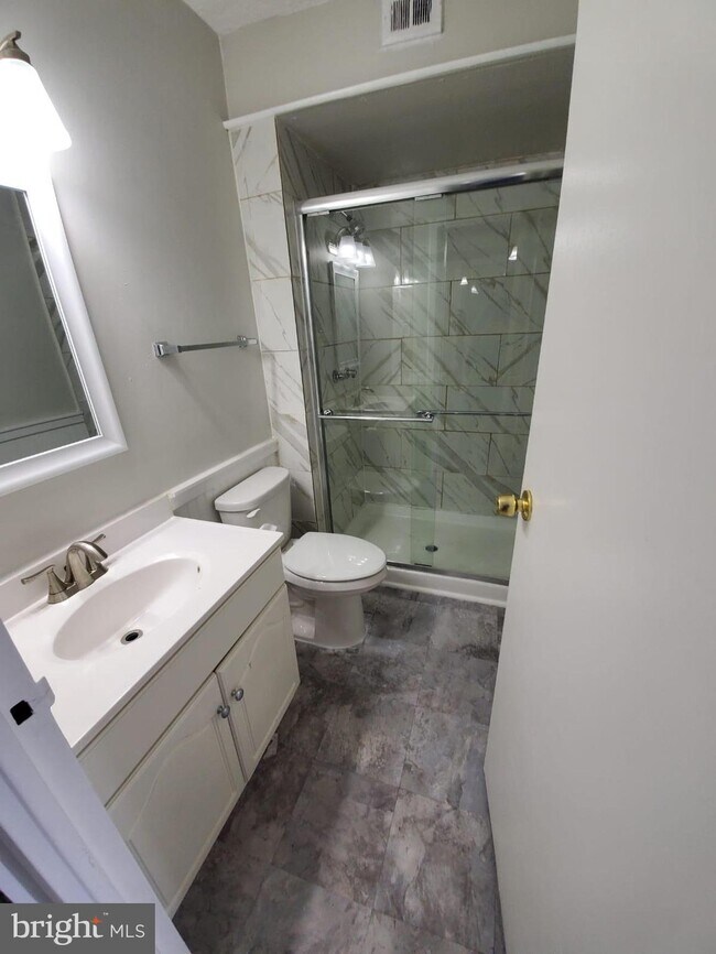 Building Photo - 401 Cooper Landing Rd