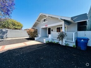 Building Photo - Fully Remodeled 3-Bedroom Home with Front ...