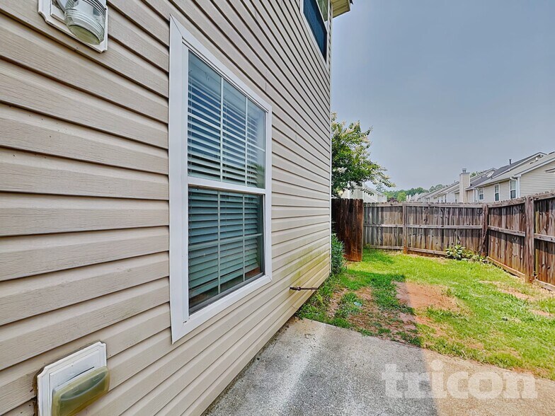 Building Photo - 300 Barshay Dr