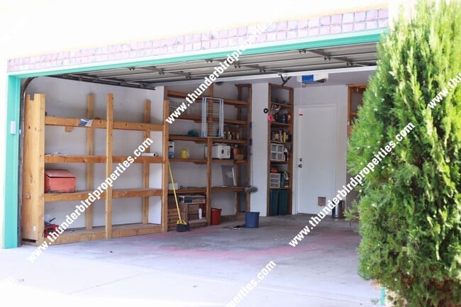 Building Photo - 3 bedroom, 2 baths  with great backyard oa...