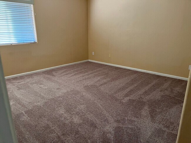 Building Photo - 4746 W Carla Vista Dr