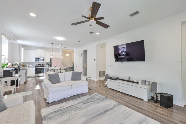 Building Photo - 11520 Cedar Valley Dr
