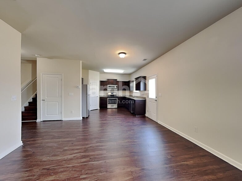 Building Photo - 4104 Dale Dr SE