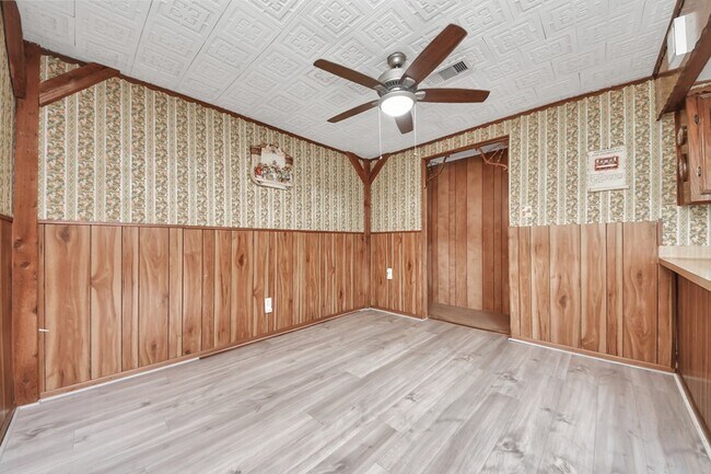 Building Photo - 535 Pampa St