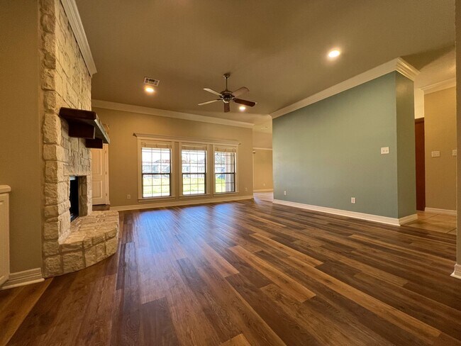 Building Photo - 3016 Pueblo Dr