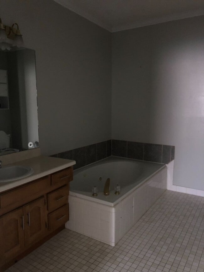 Building Photo - 426 Leighton Ave
