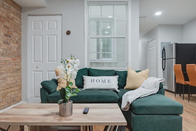 Building Photo - 1255 Raum St NE