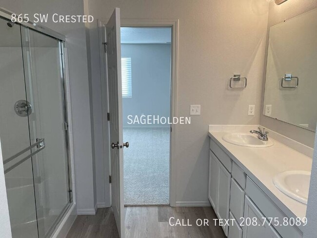 Building Photo - 865 SW Crested-