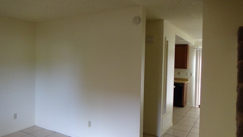 Living Room - 1117 Seabreeze Way