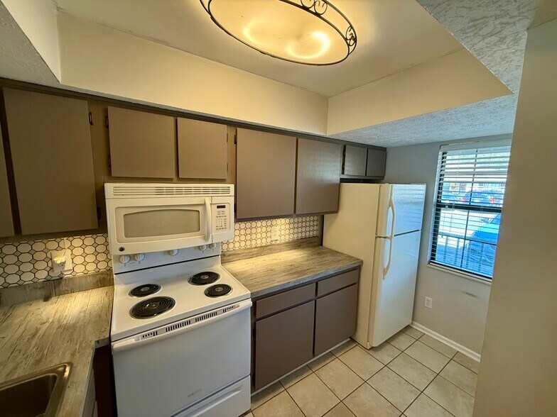 Building Photo - 701 New Horizon St