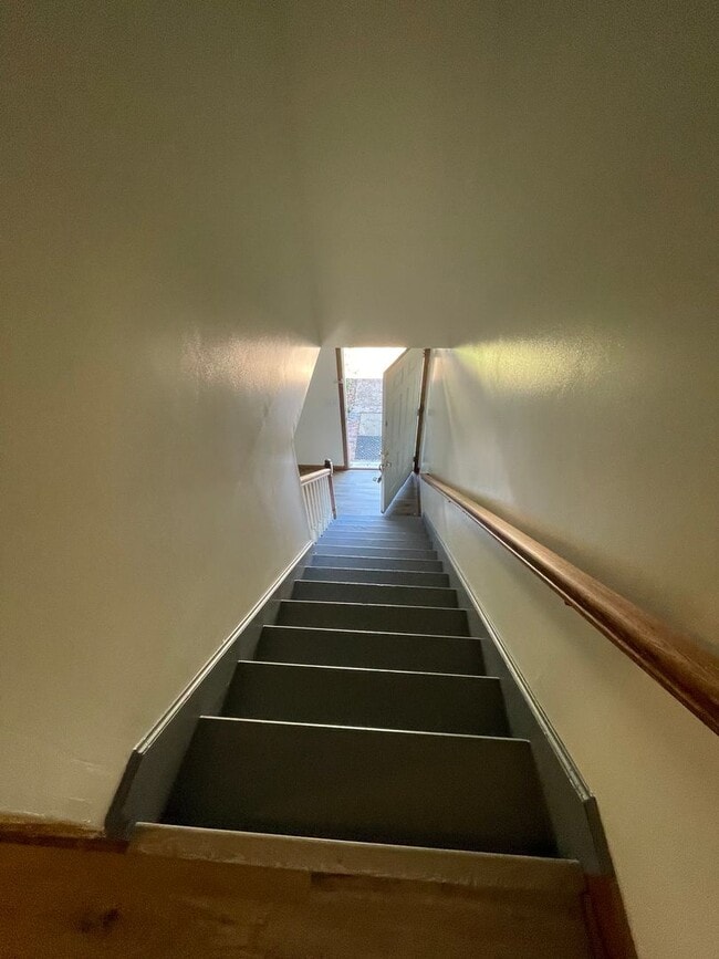 Building Photo - 3 Bedroom 2.5 Bath Townhome Located in Fou...