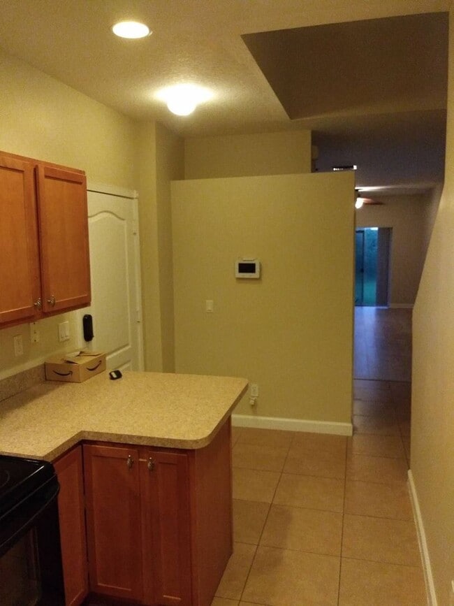 Building Photo - Grab this Spacious 4 Bedroom 2.5 Bath Townhouse