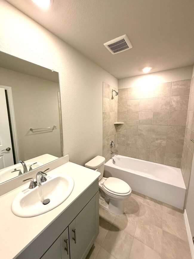 Building Photo - 600 Tidal Dr